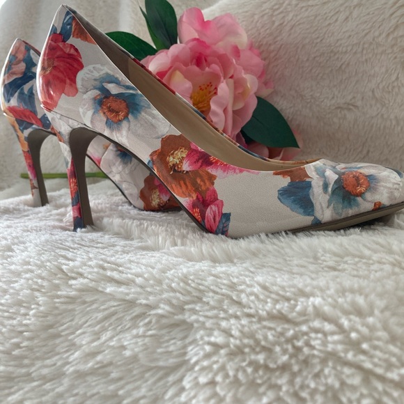 Nine West Drusilla Floral Patent Heel Sz 9.5 - Picture 6 of 9